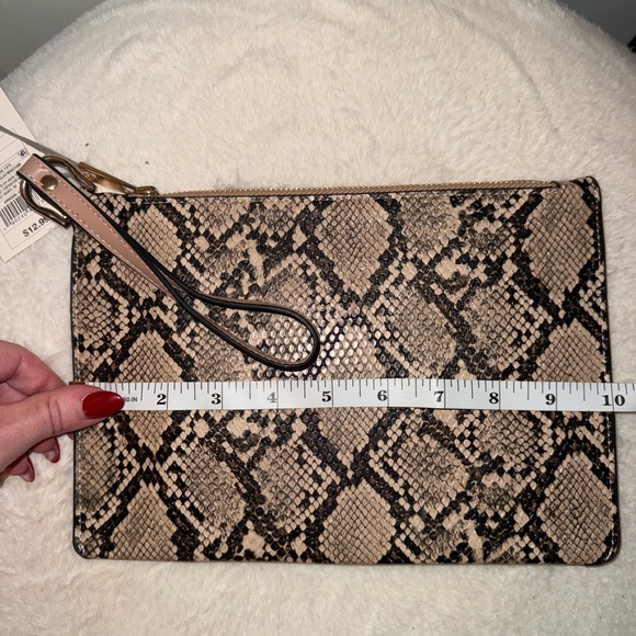 Chic Tan Snakeskin Pattern Wrislet - Picture 6 of 7